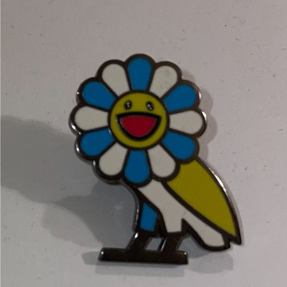 October’s Very Own X Murakami OVO Exclusive Owl Flower Hat Pin Badge Blue White - Picture 1 of 2